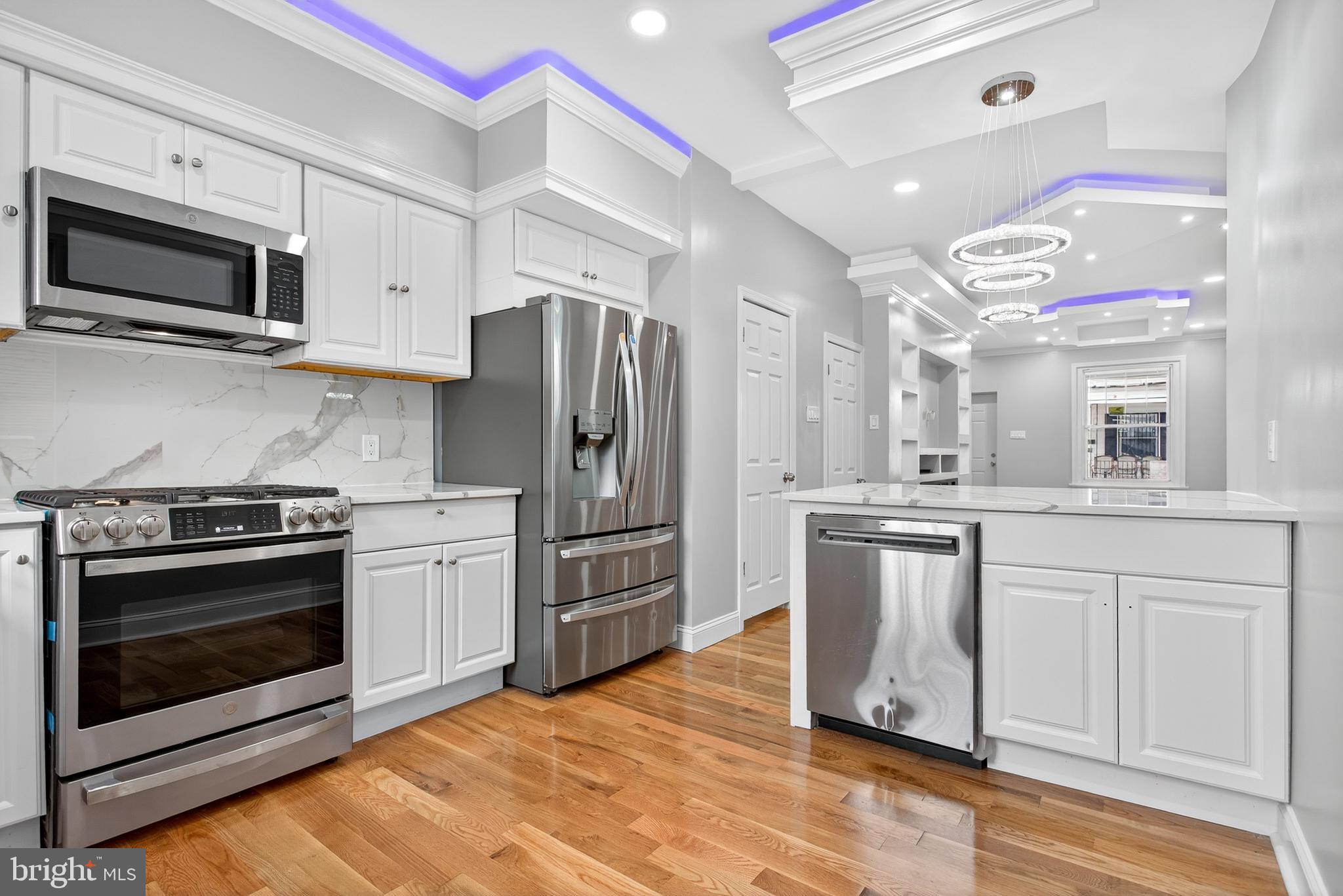 ELMWOOD PARK - Residential