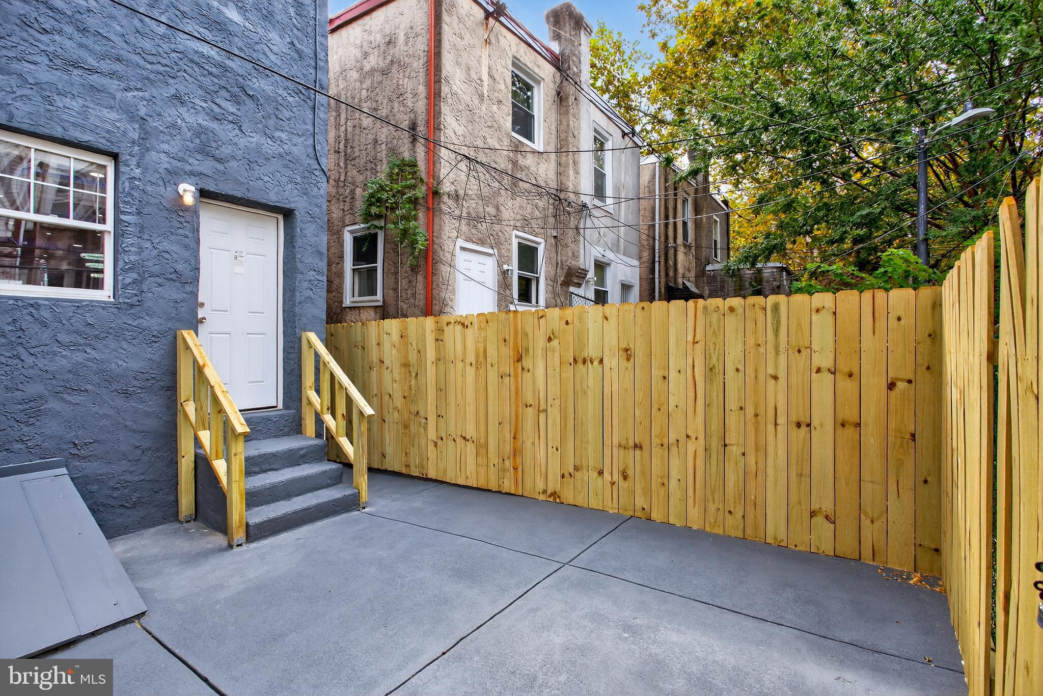 ELMWOOD PARK - Residential