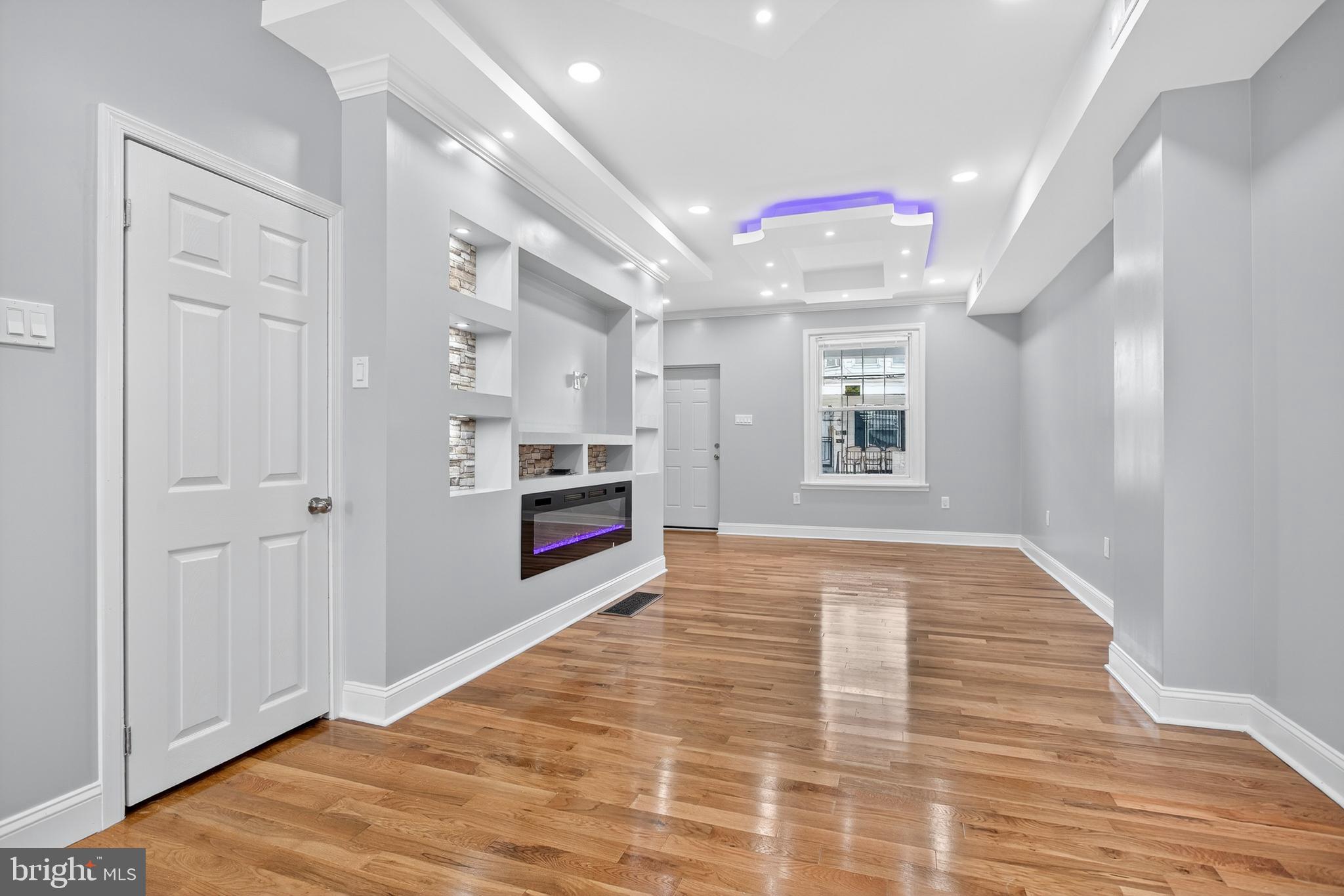 ELMWOOD PARK - Residential