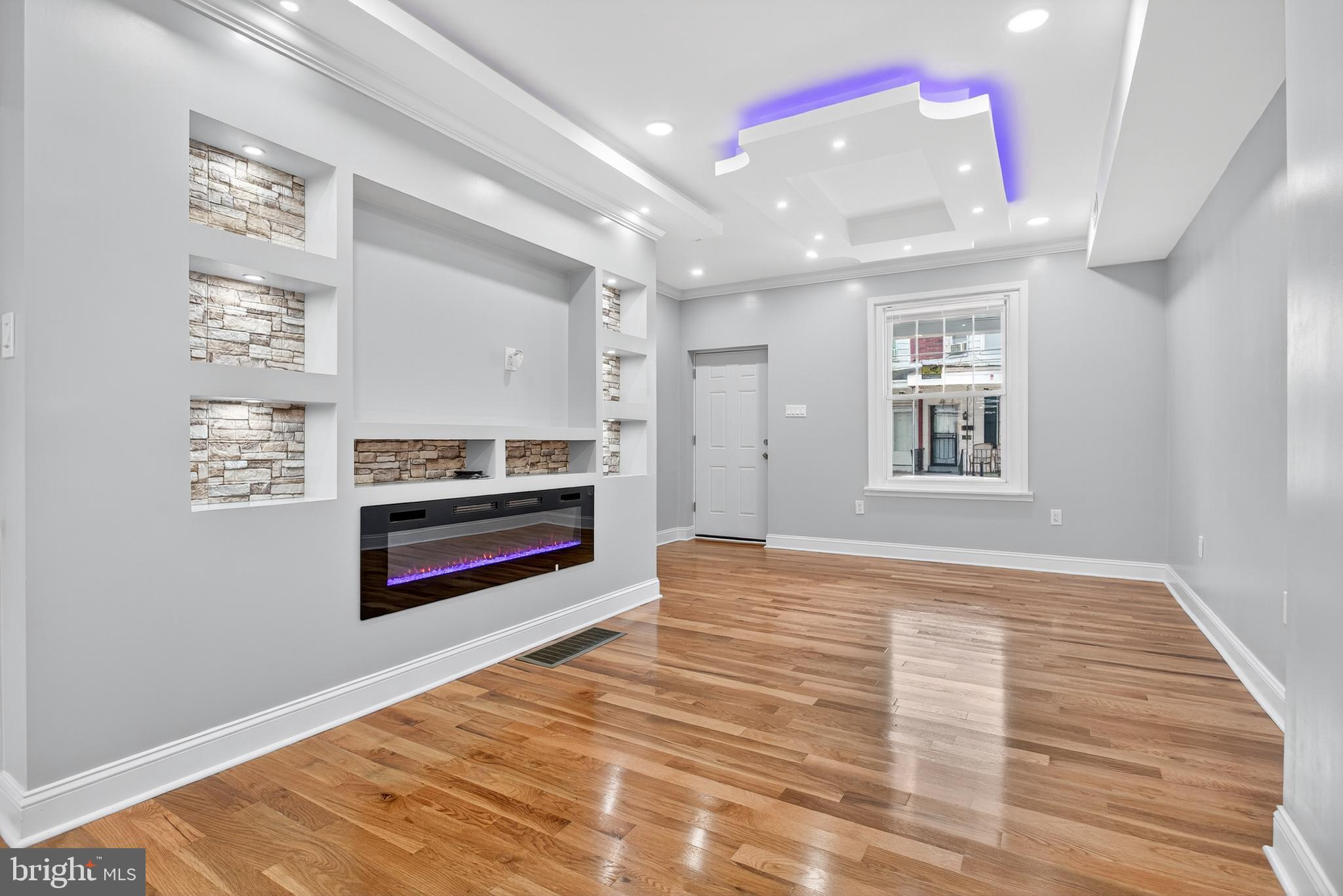 ELMWOOD PARK - Residential