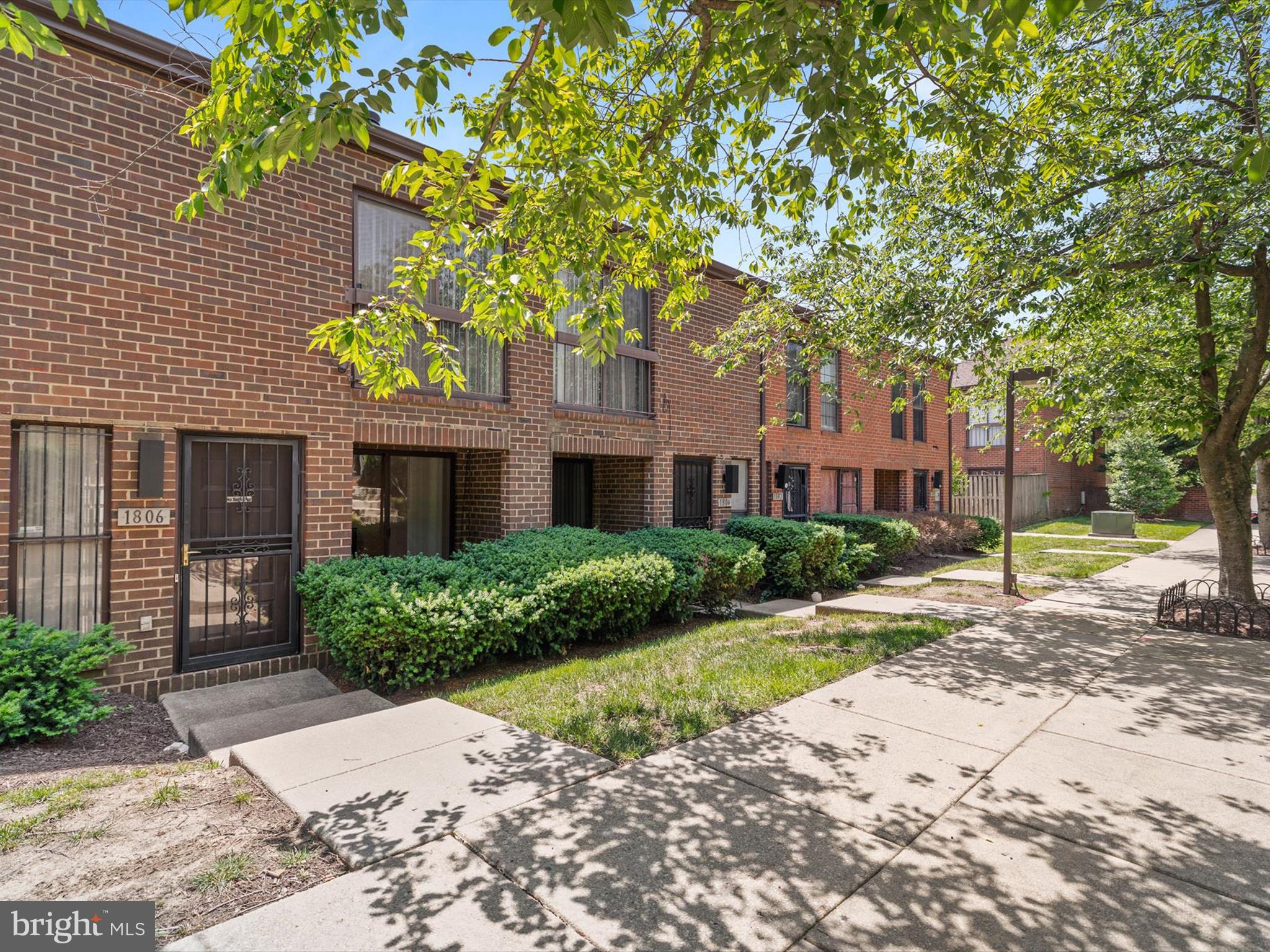 1806 BRYANT STREET NE 1806
