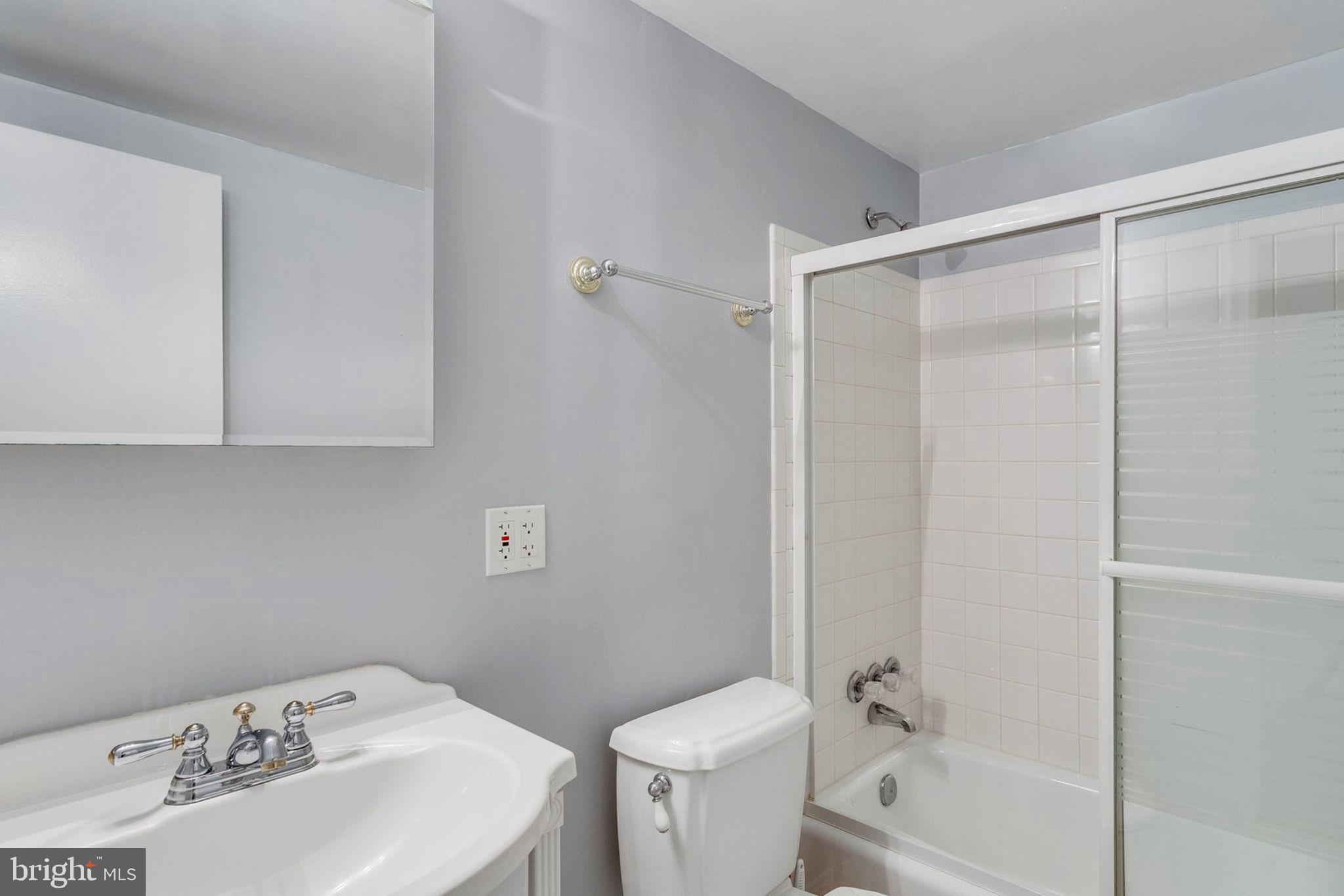 MT VERNON ESTATES - Residential Lease