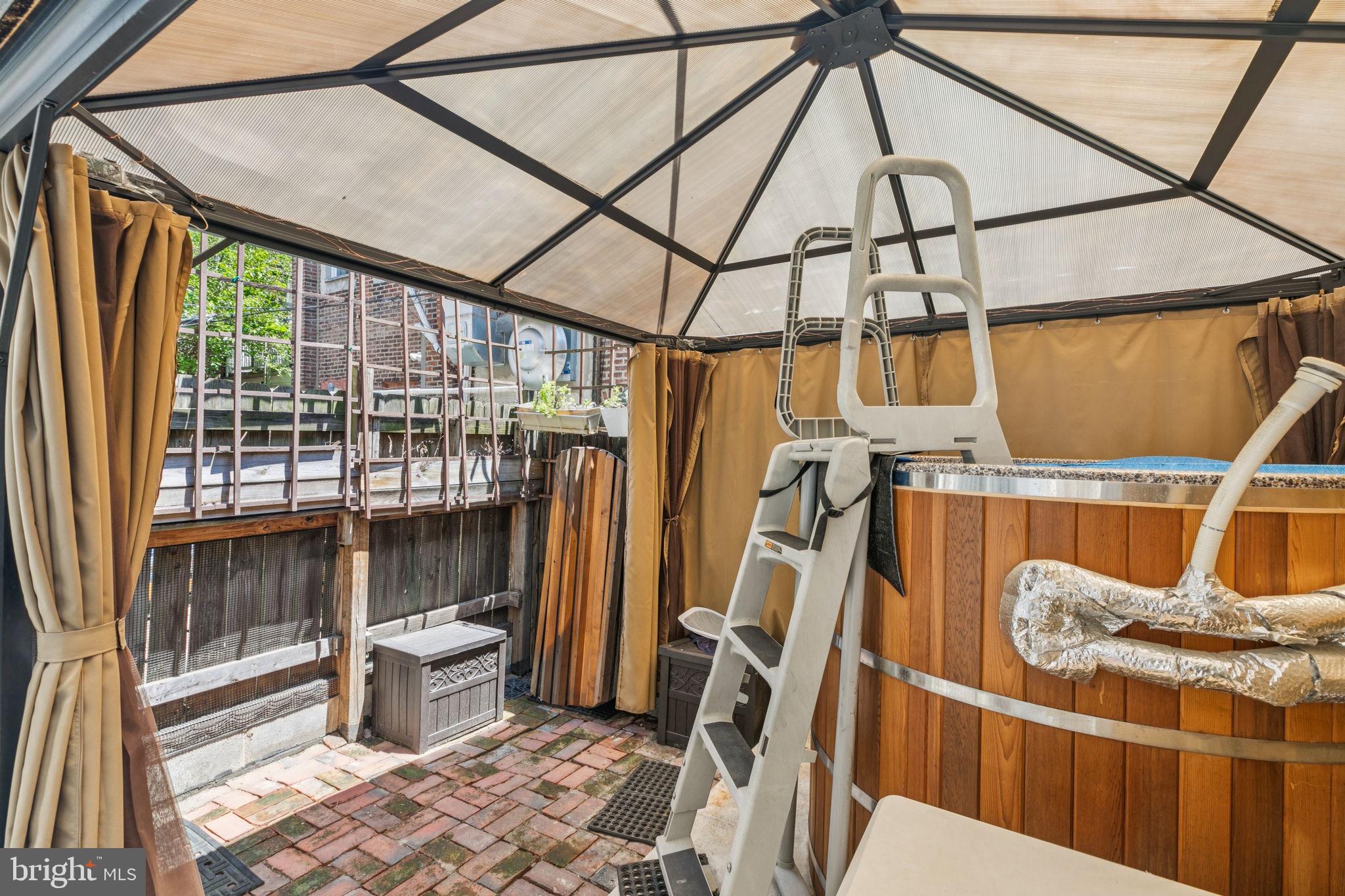 SOCIETY HILL - Residential