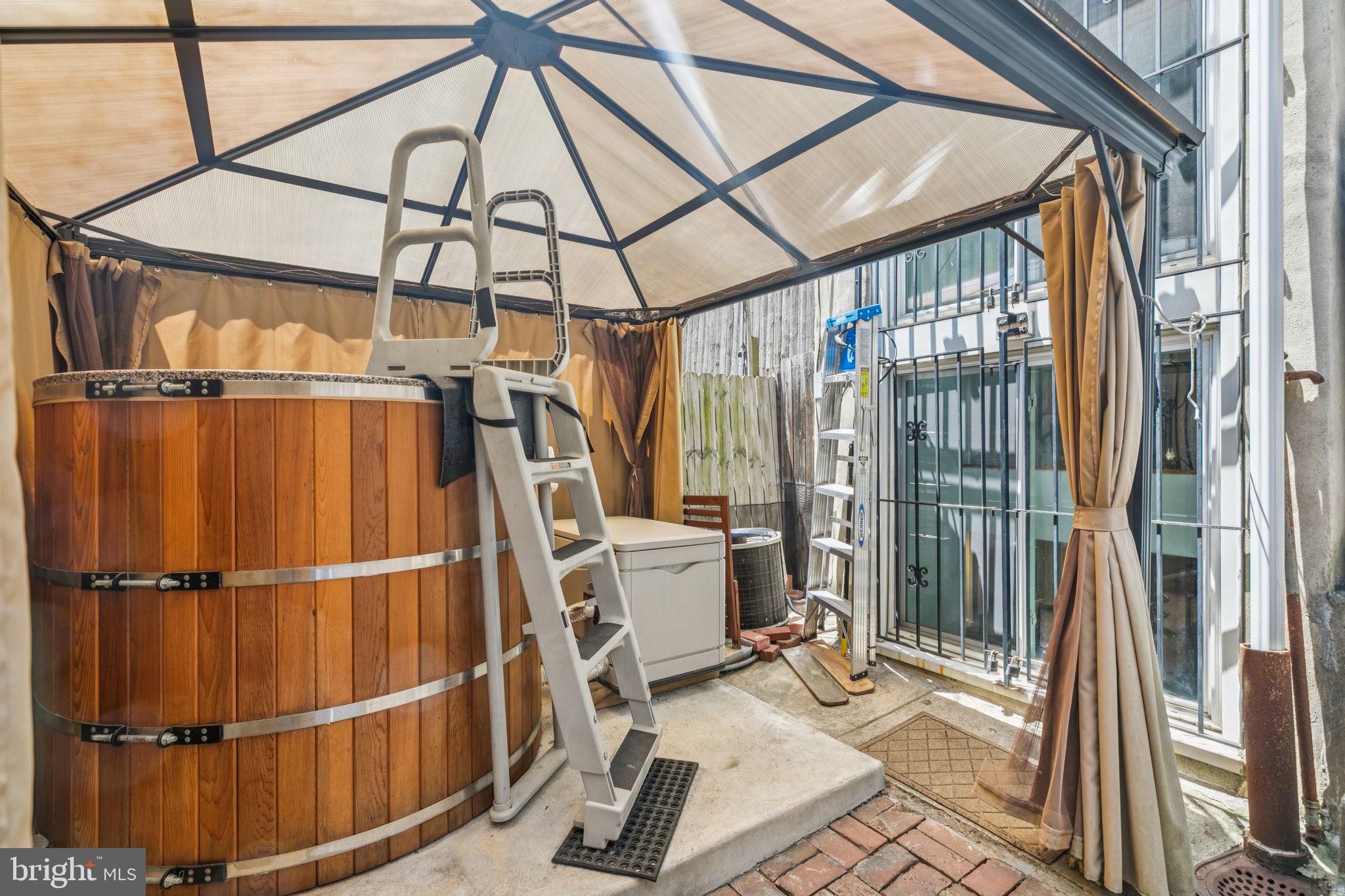 SOCIETY HILL - Residential