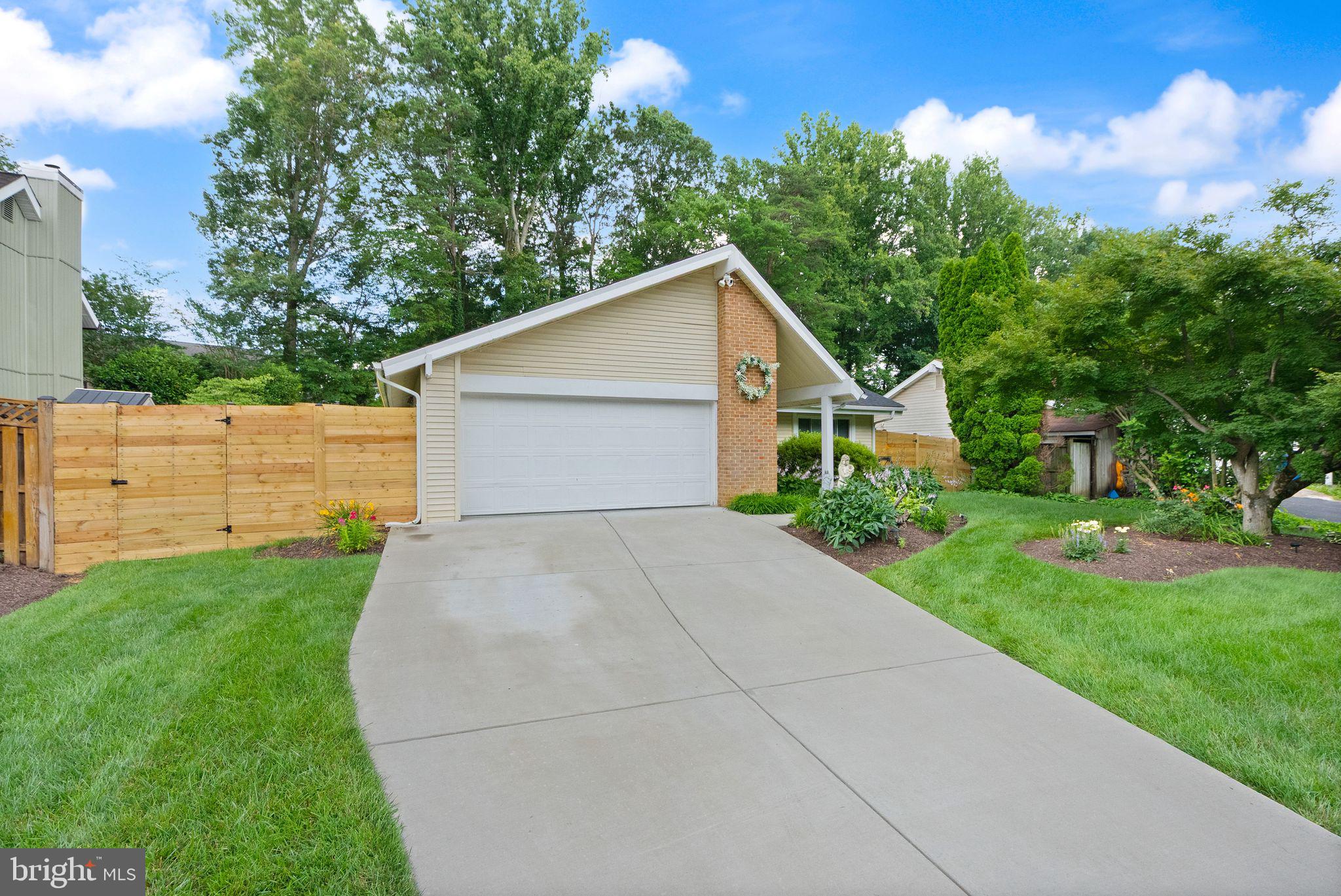 7909 MULBERRY BOTTOM COURT