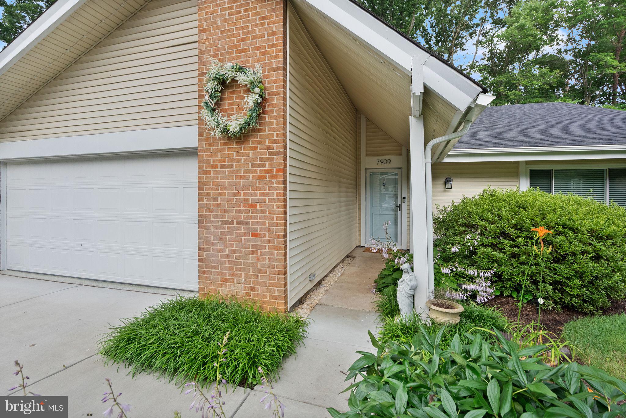 7909 MULBERRY BOTTOM COURT