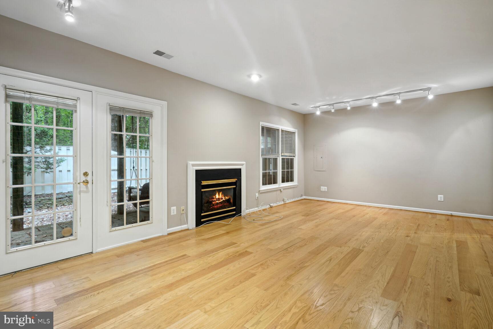 WESTWOOD TOWNS - Residential Lease