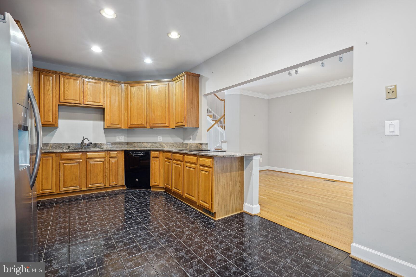 WESTWOOD TOWNS - Residential Lease