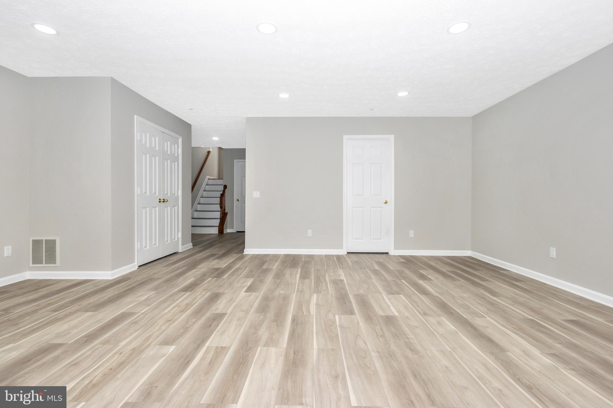 SEVEN OAKS - Residential