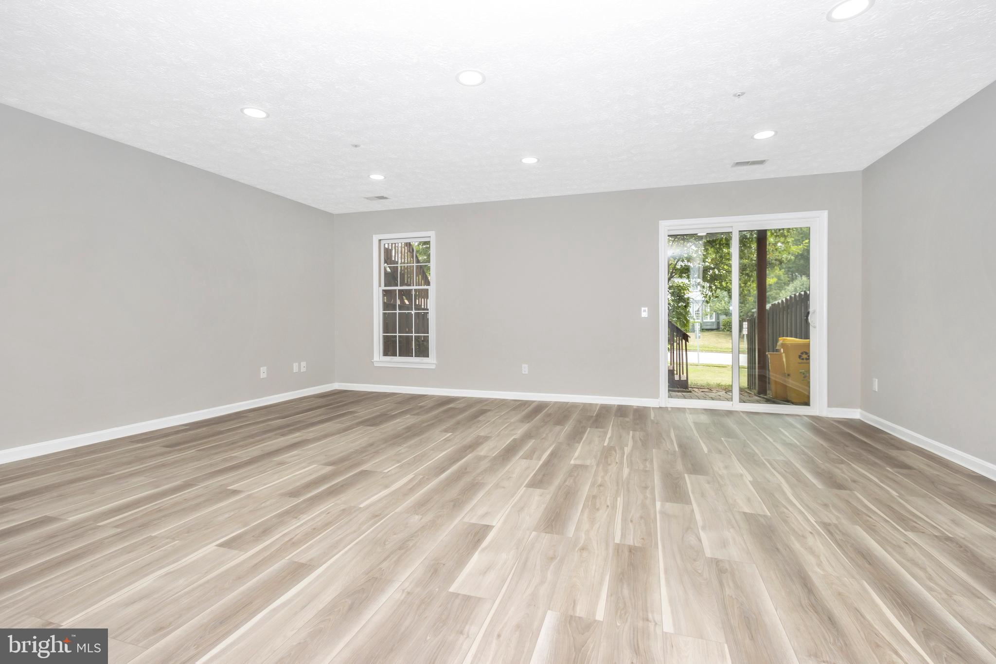 SEVEN OAKS - Residential