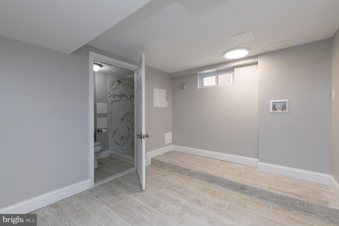 MAPLE RIDGE - Residential