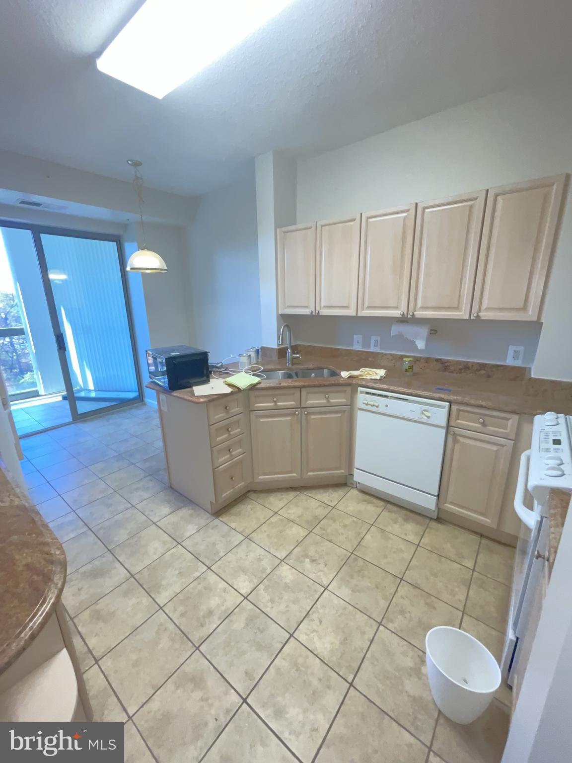 LANSDOWNE WOODS - Residential Lease