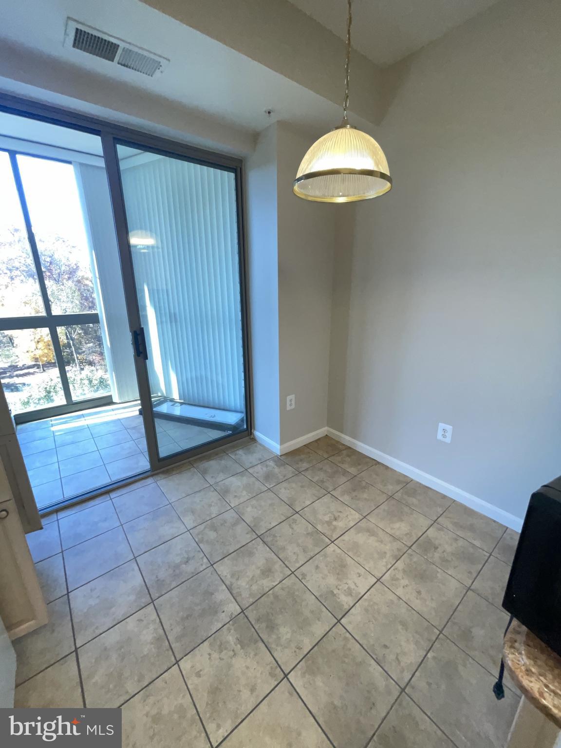 LANSDOWNE WOODS - Residential Lease