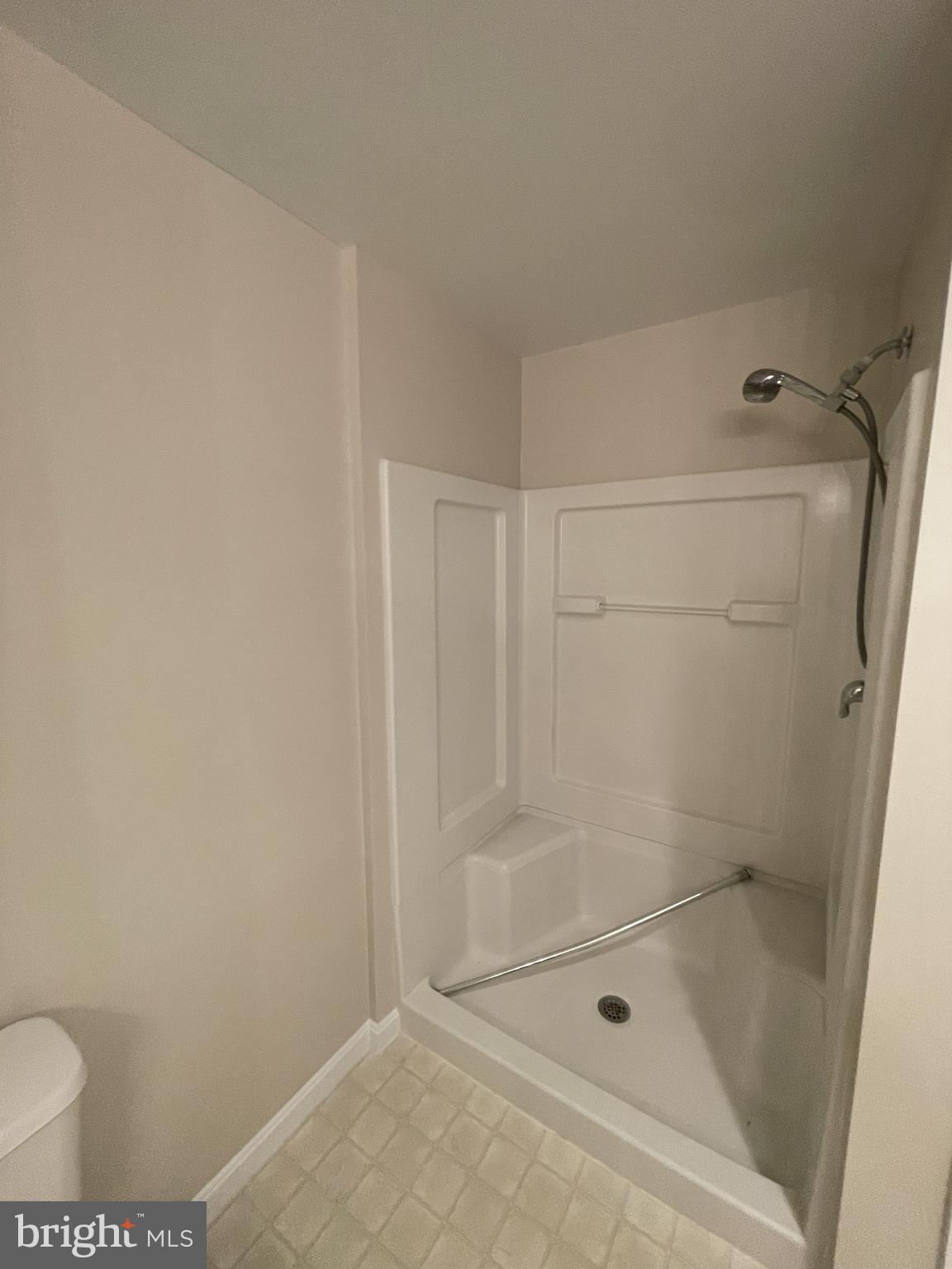 LANSDOWNE WOODS - Residential Lease