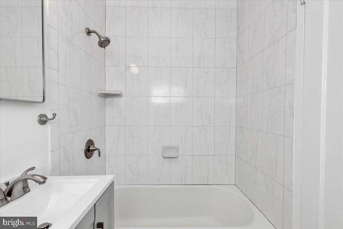 PARKFAIRFAX - Residential Lease