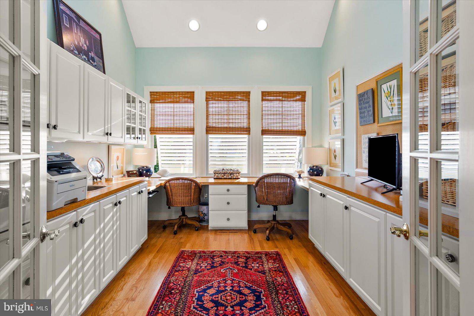 LIGHTHOUSE SOUND - Residential