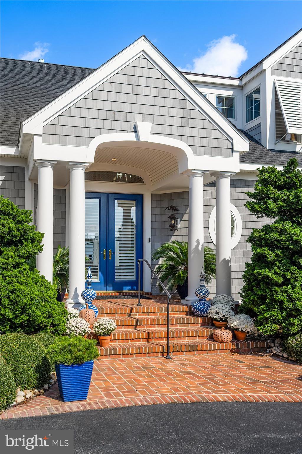 LIGHTHOUSE SOUND - Residential