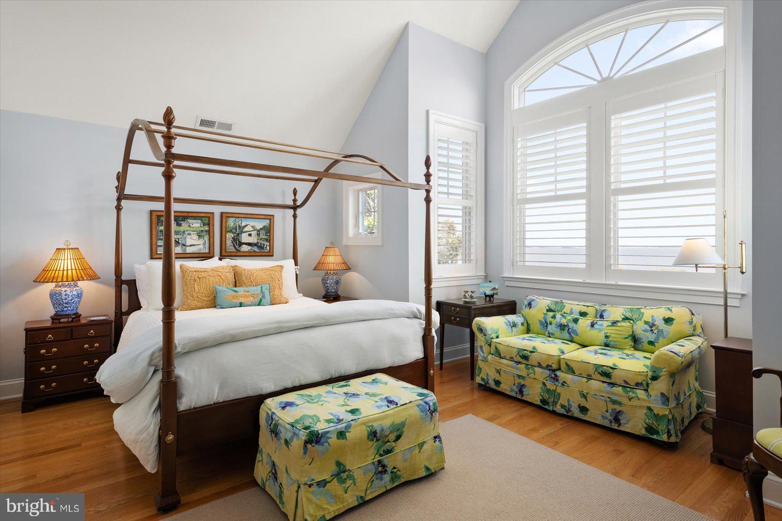 LIGHTHOUSE SOUND - Residential