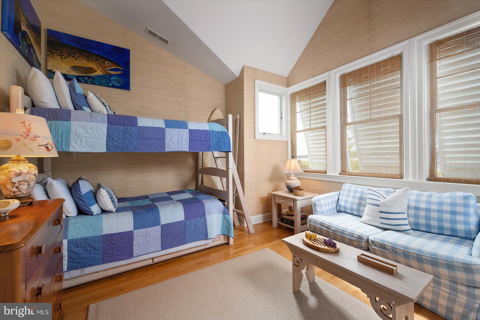 LIGHTHOUSE SOUND - Residential