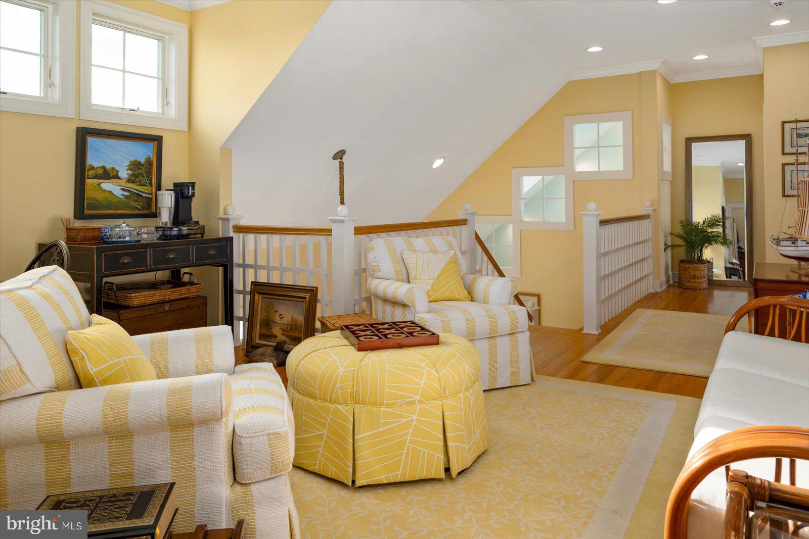 LIGHTHOUSE SOUND - Residential