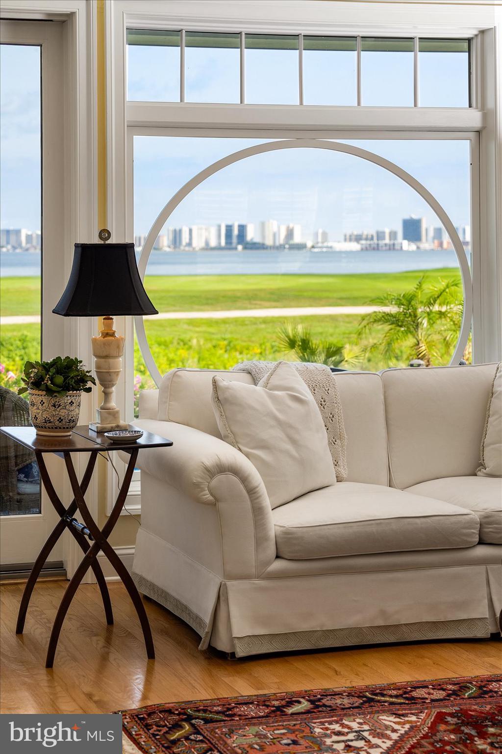 LIGHTHOUSE SOUND - Residential