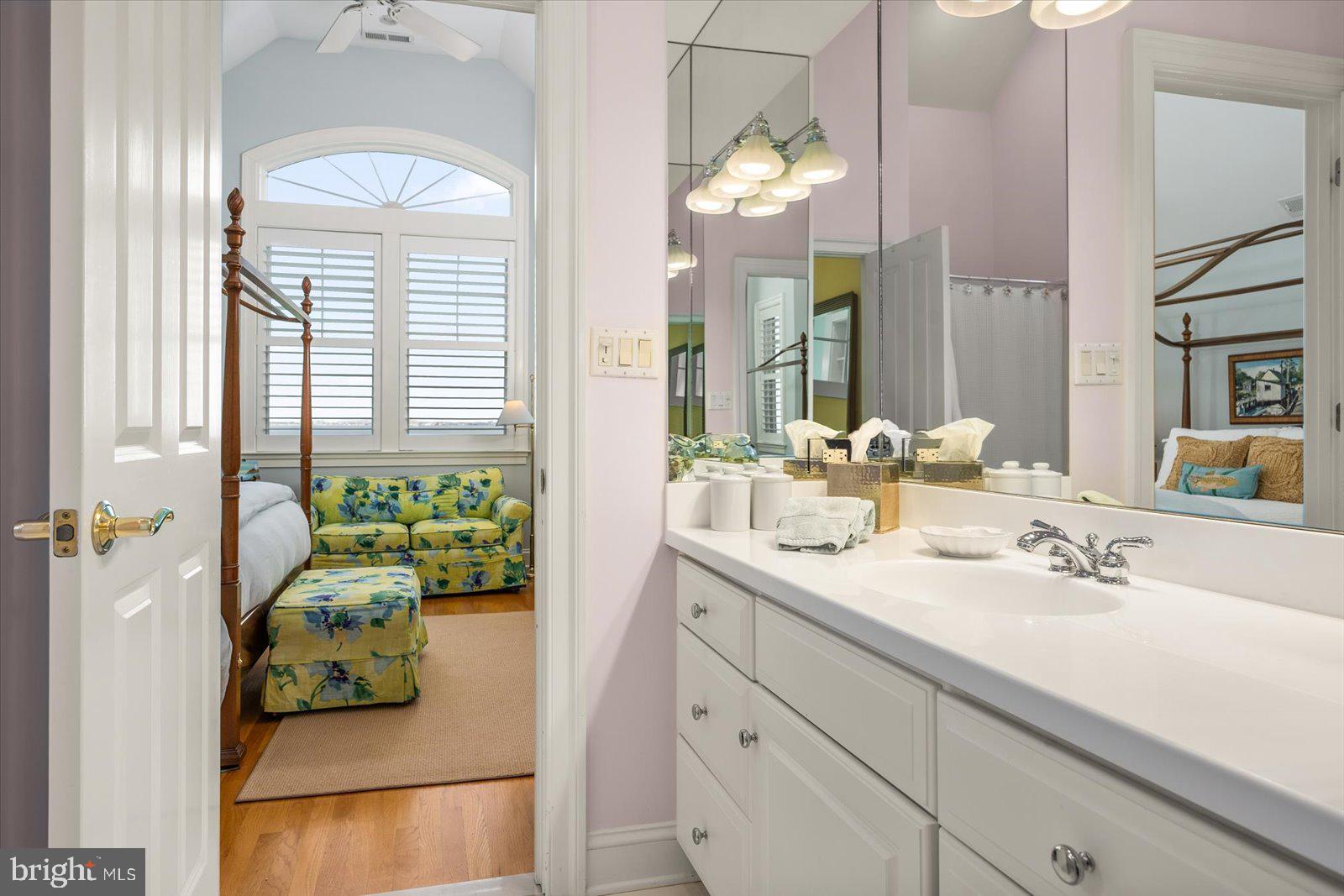 LIGHTHOUSE SOUND - Residential