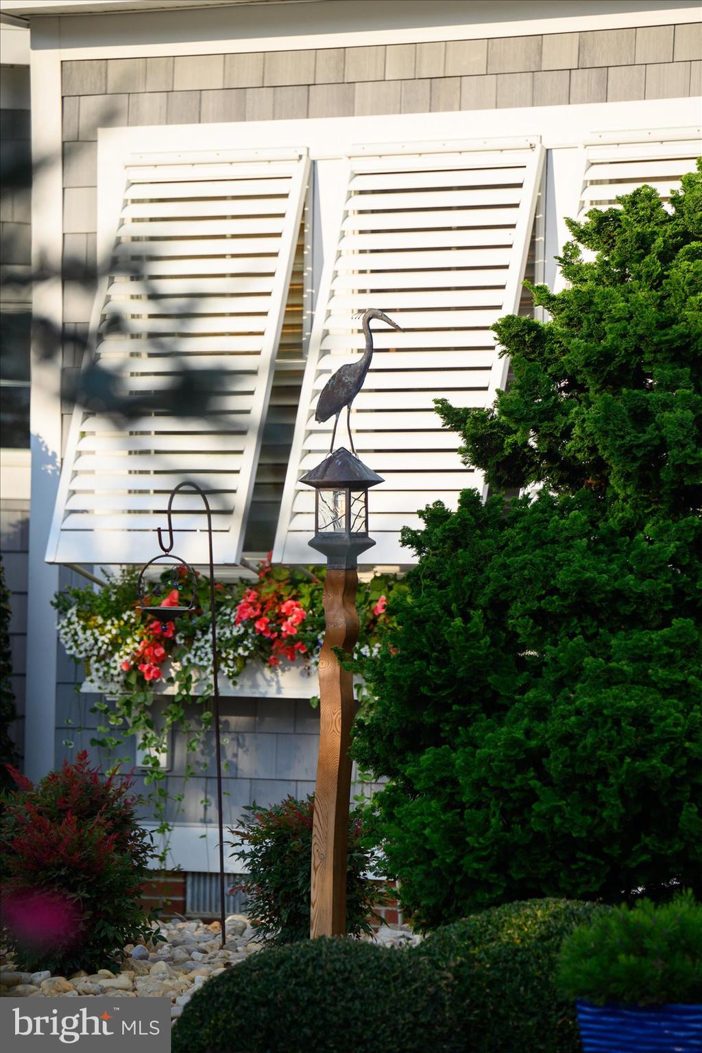 LIGHTHOUSE SOUND - Residential