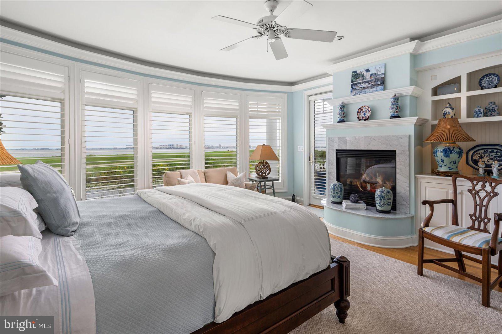 LIGHTHOUSE SOUND - Residential