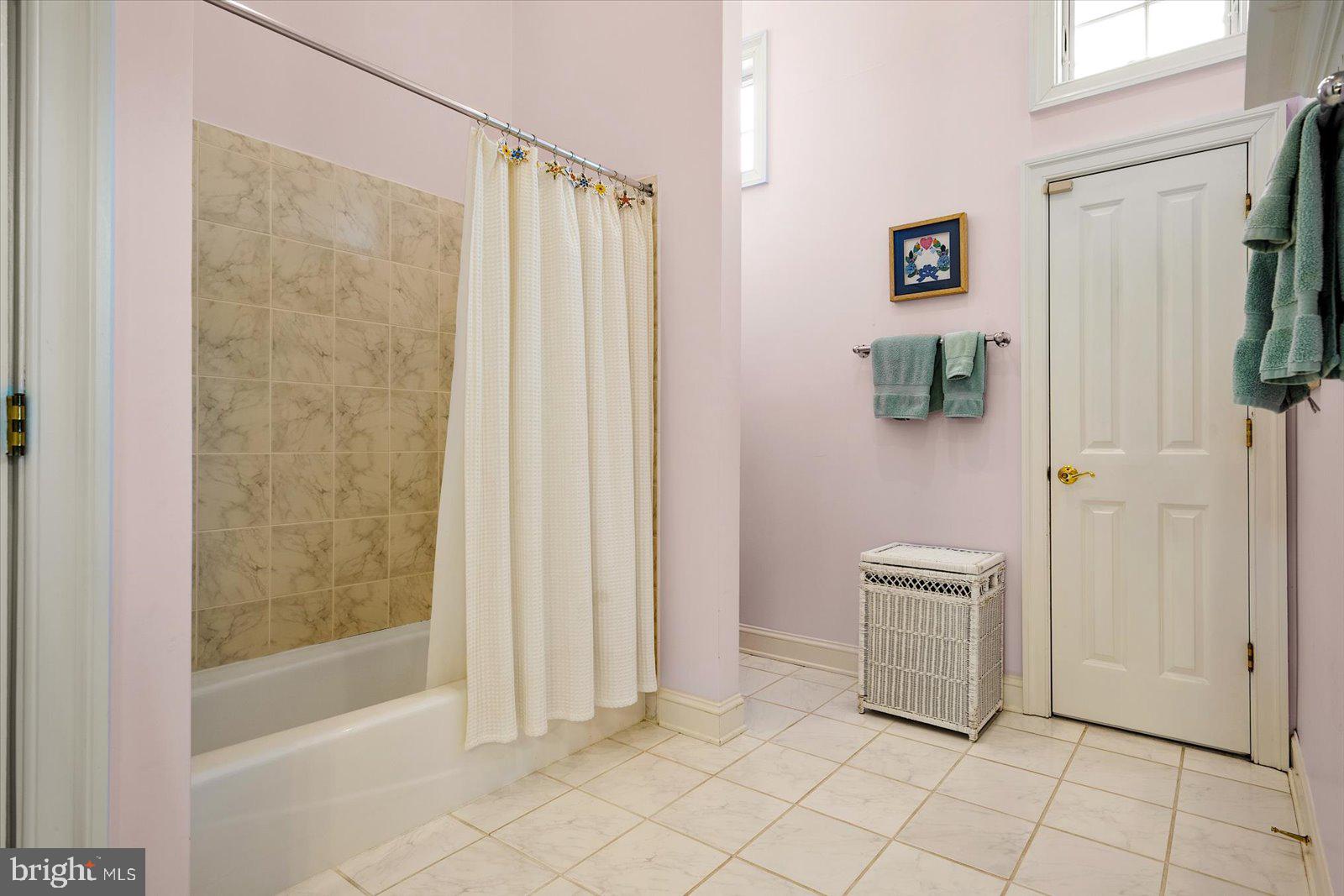 LIGHTHOUSE SOUND - Residential