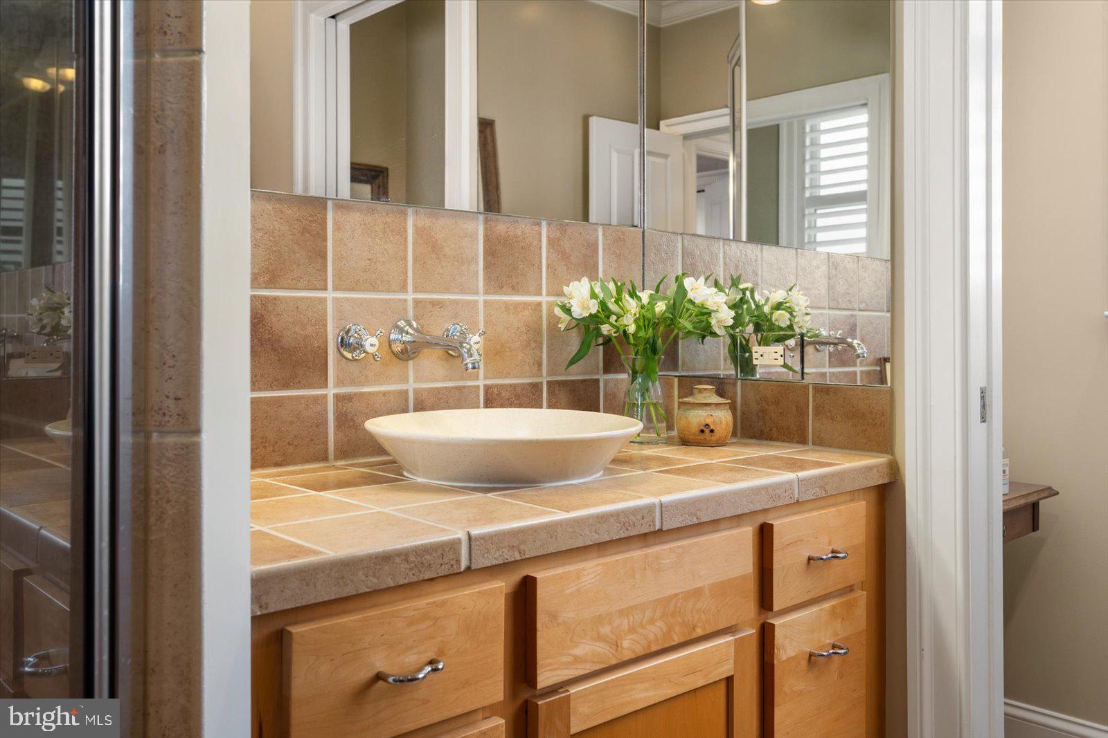 LIGHTHOUSE SOUND - Residential