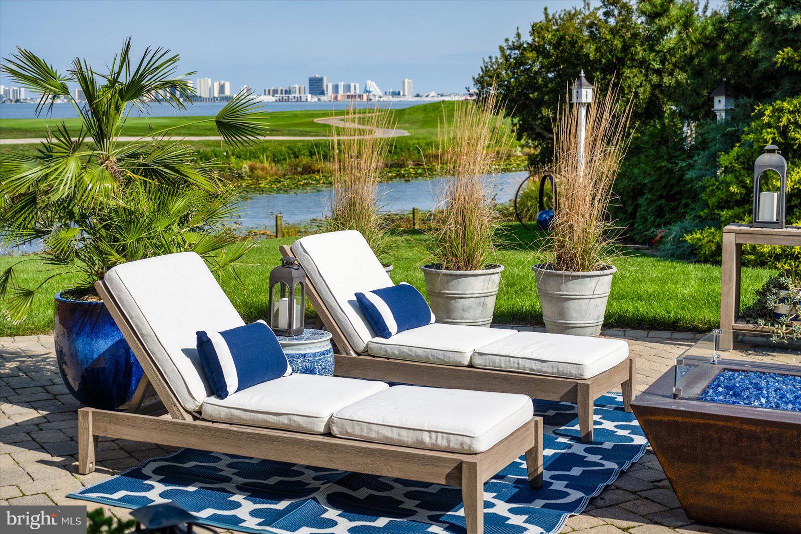 LIGHTHOUSE SOUND - Residential