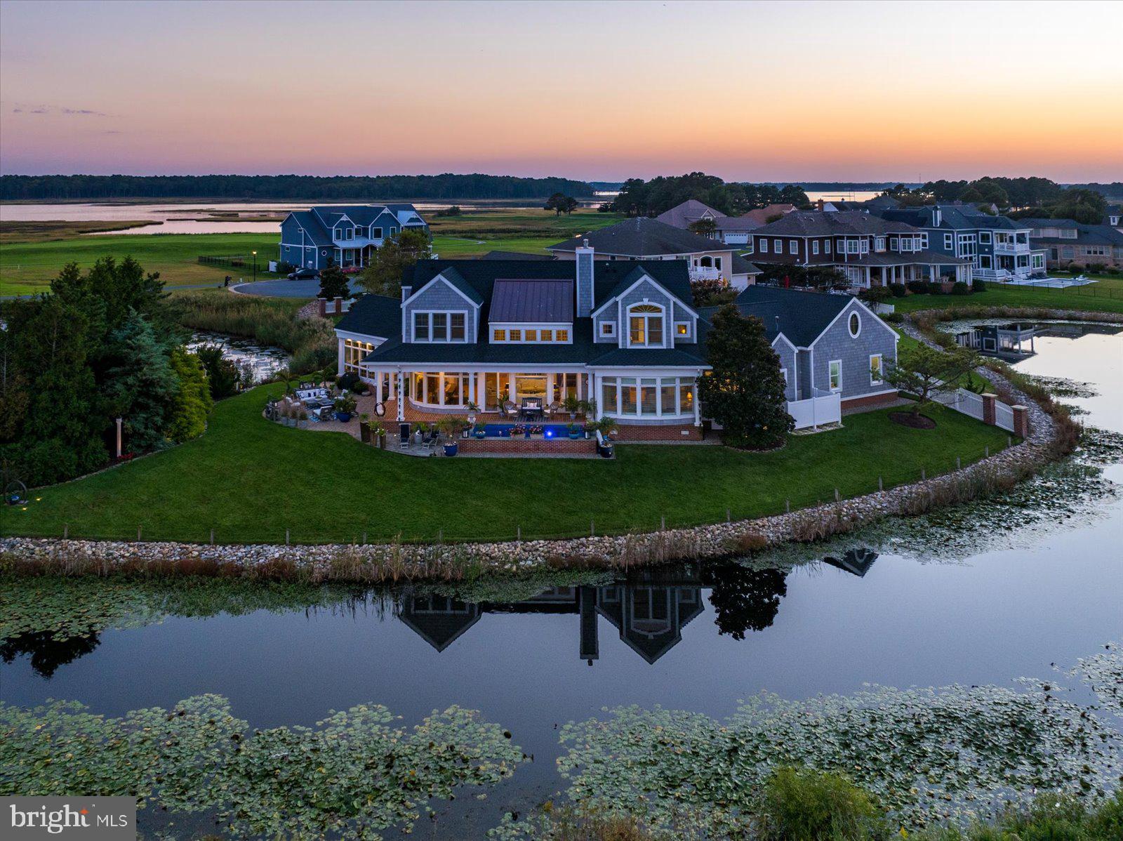 LIGHTHOUSE SOUND - Residential