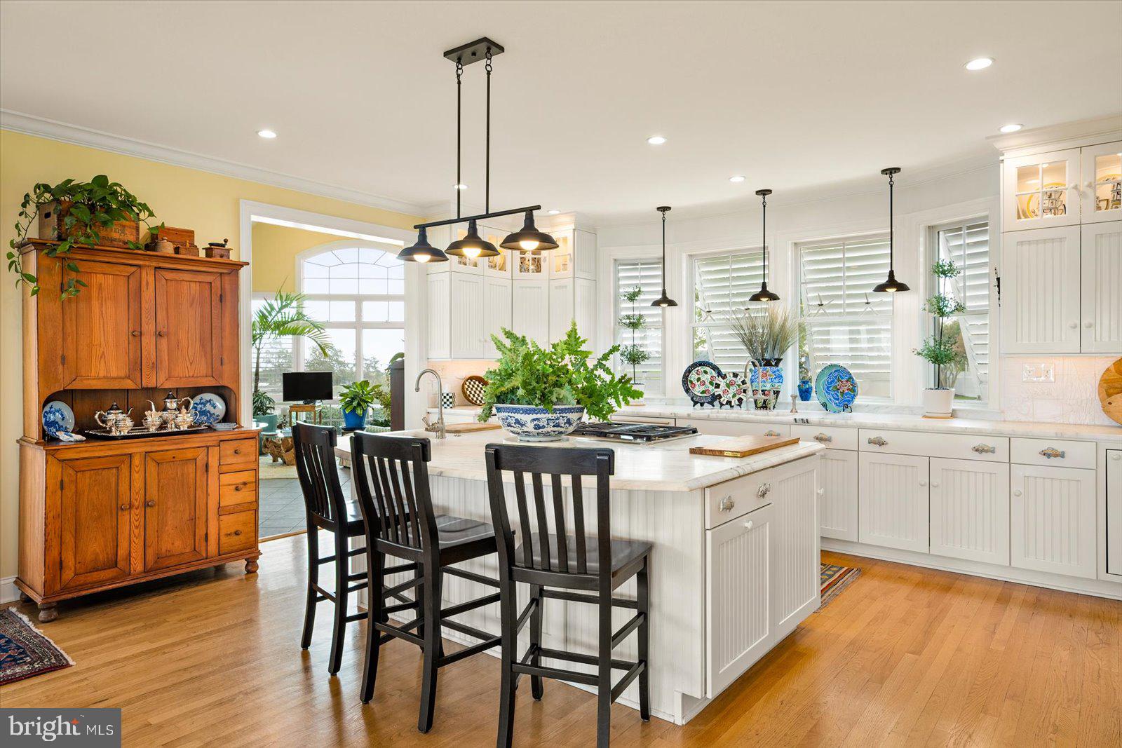 LIGHTHOUSE SOUND - Residential