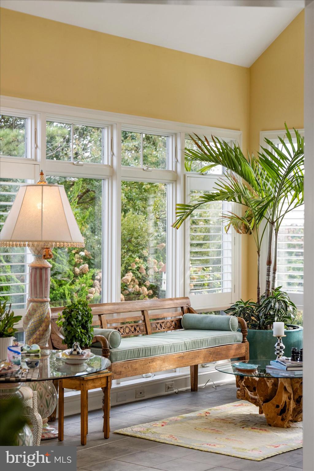 LIGHTHOUSE SOUND - Residential