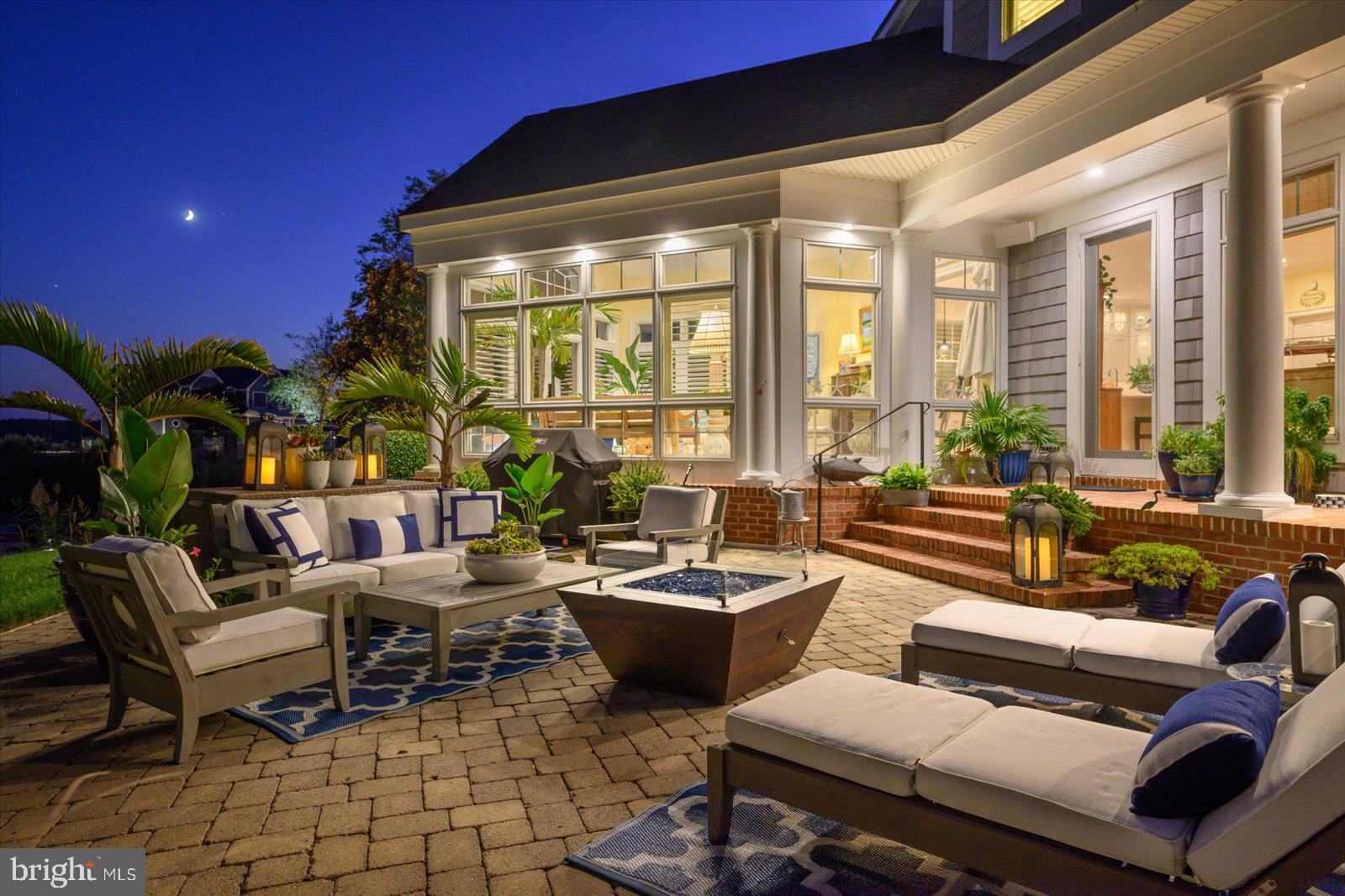 LIGHTHOUSE SOUND - Residential