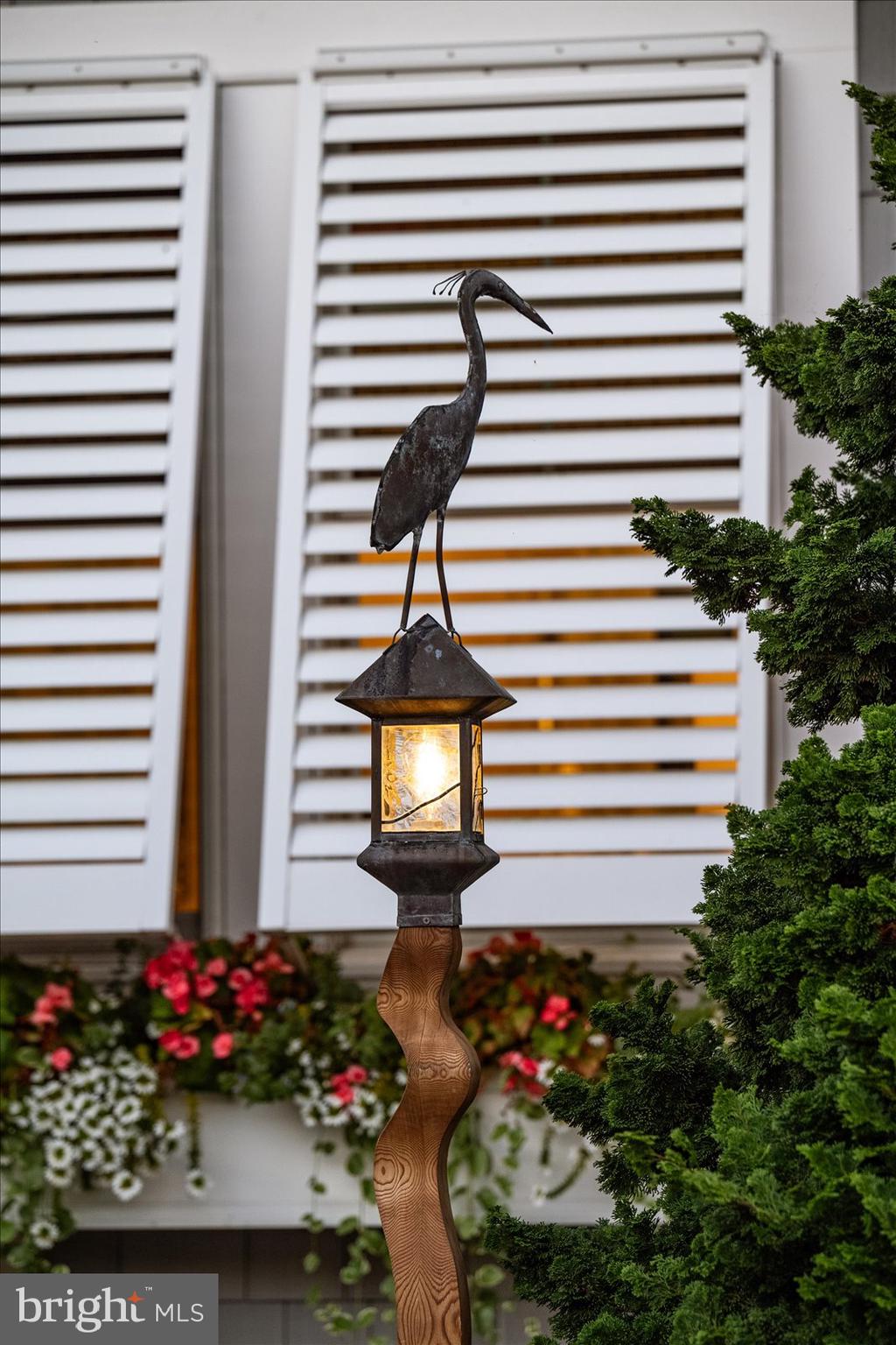 LIGHTHOUSE SOUND - Residential