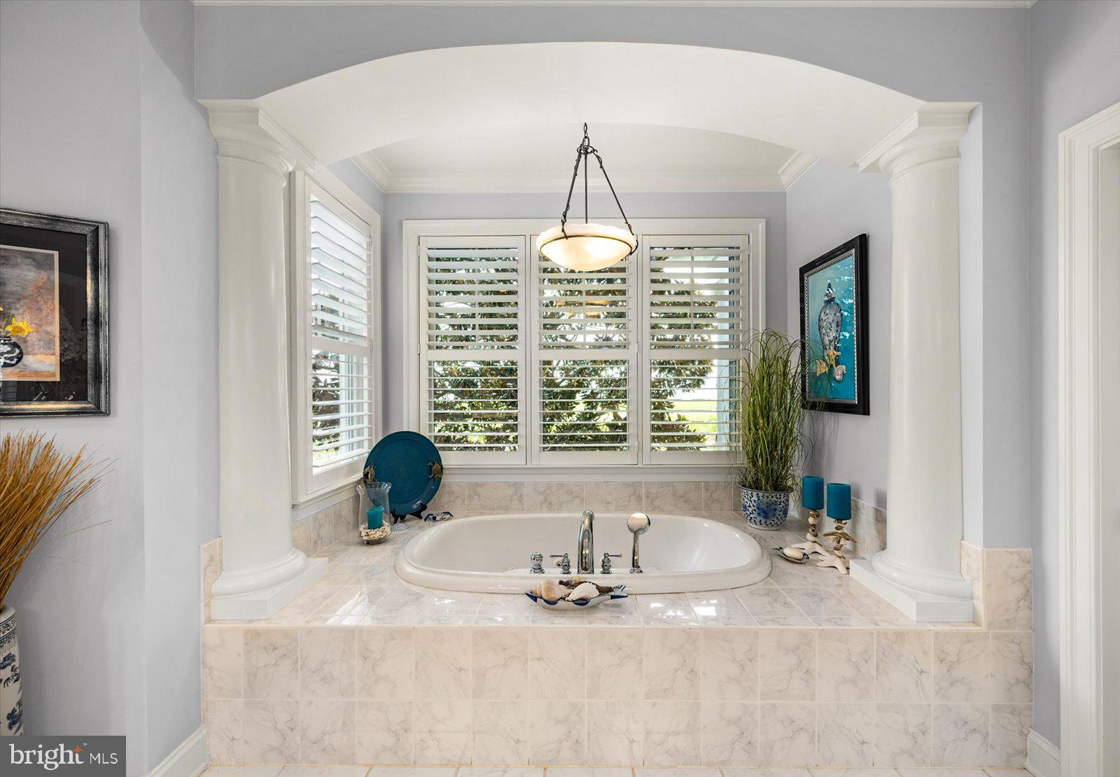 LIGHTHOUSE SOUND - Residential