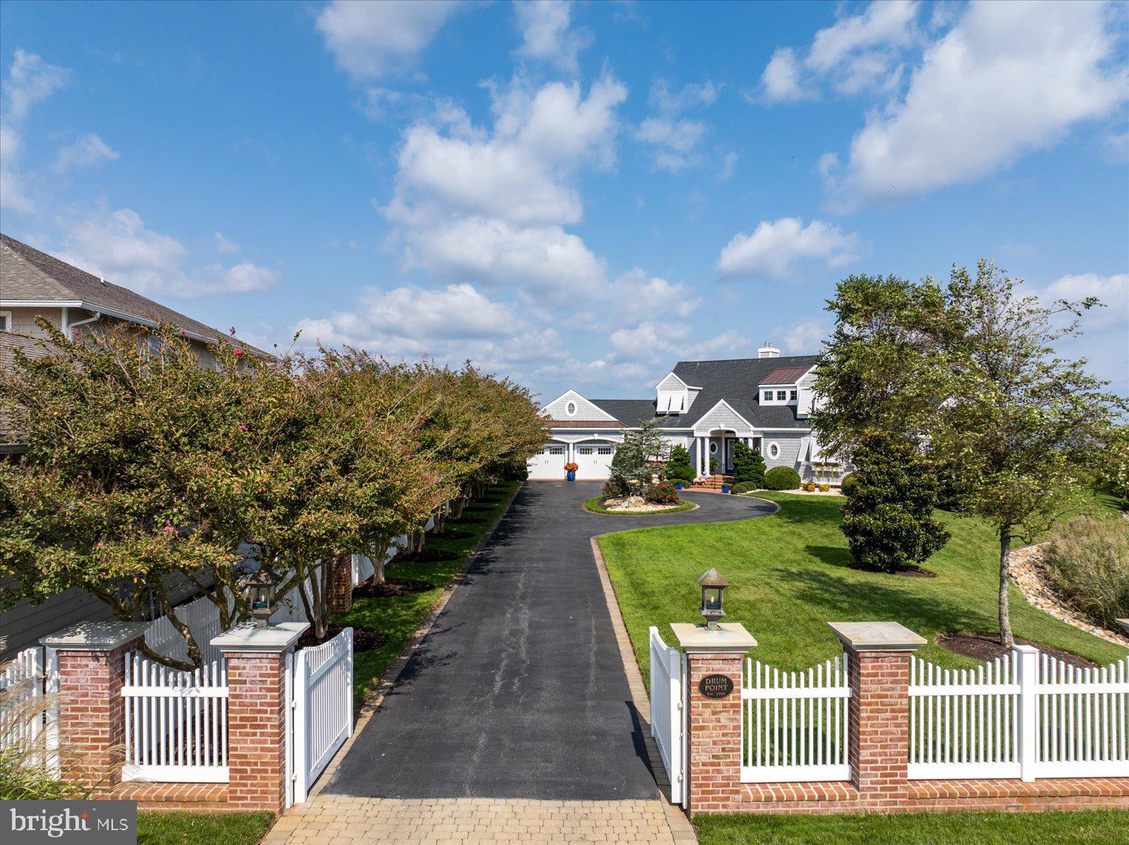 LIGHTHOUSE SOUND - Residential