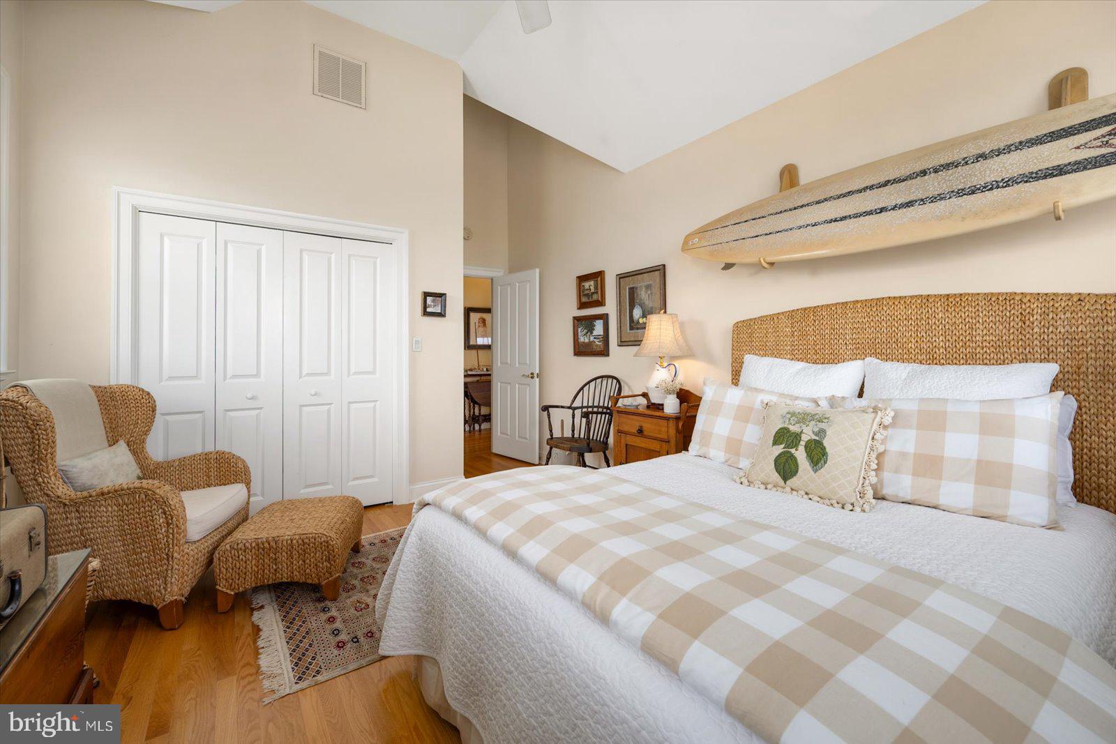 LIGHTHOUSE SOUND - Residential