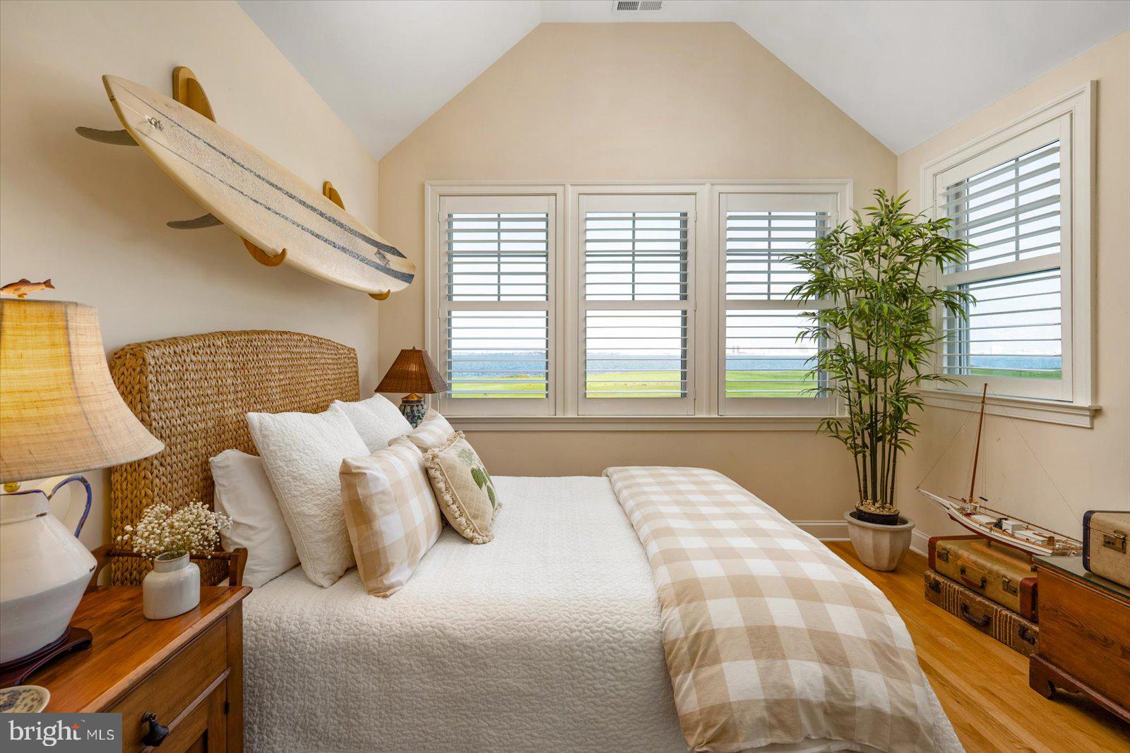 LIGHTHOUSE SOUND - Residential