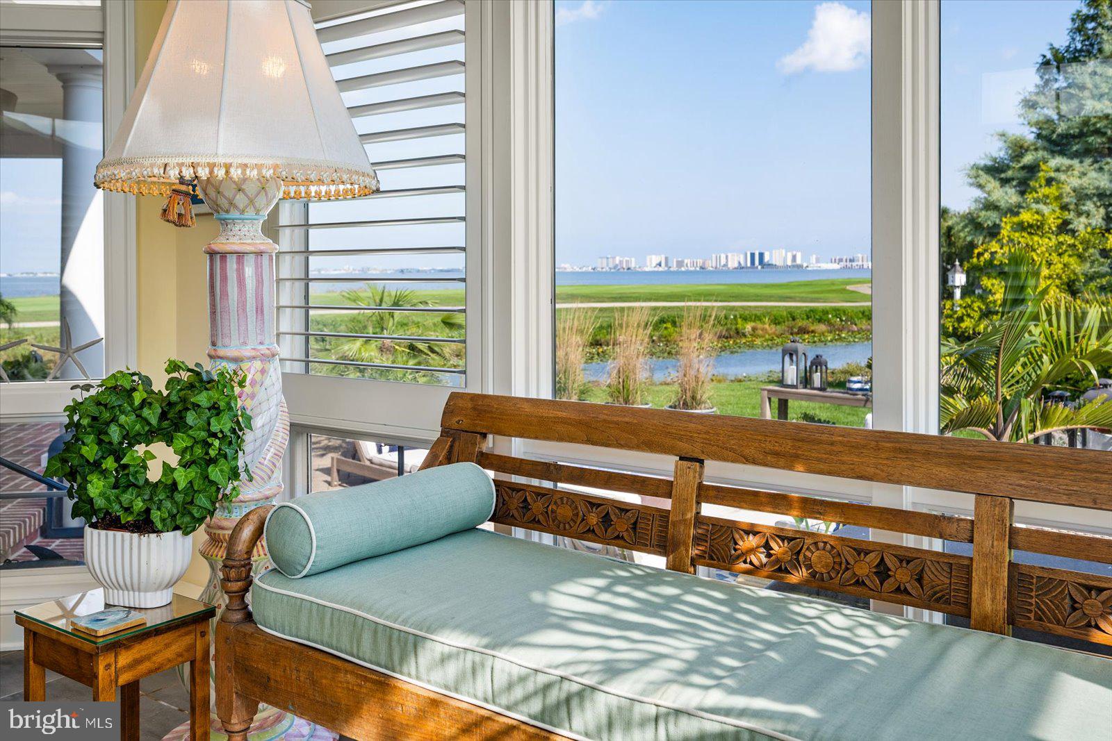 LIGHTHOUSE SOUND - Residential