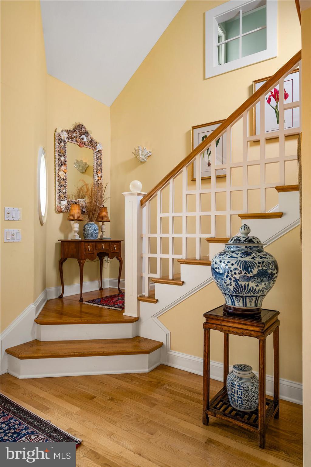 LIGHTHOUSE SOUND - Residential