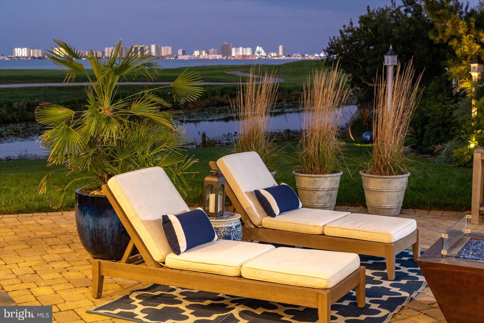 LIGHTHOUSE SOUND - Residential