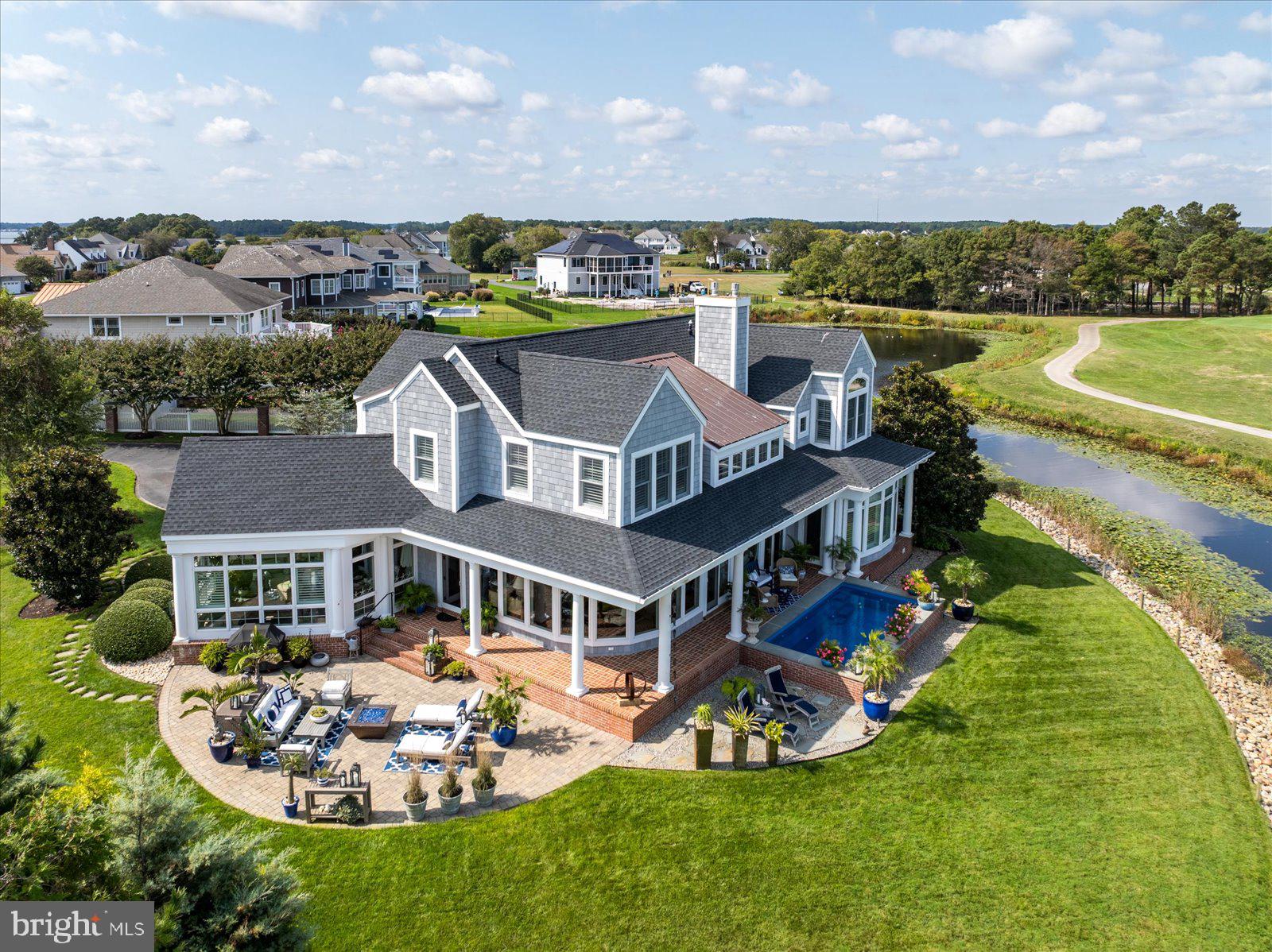 LIGHTHOUSE SOUND - Residential