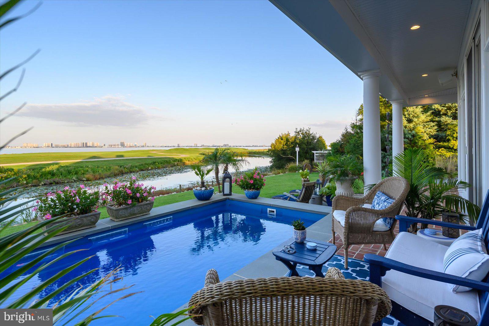 LIGHTHOUSE SOUND - Residential