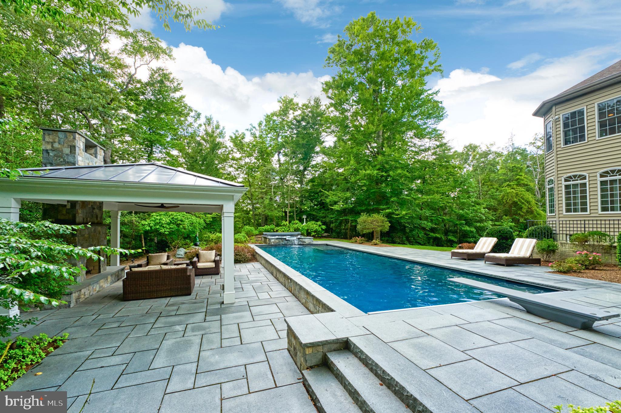 RIVER CREEK - Residential