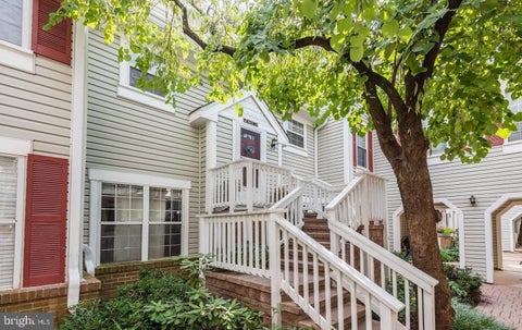 Photo of 2925 S Woodstock Street #D, ARLINGTON, VA 22206 (MLS # VAAR2078142)