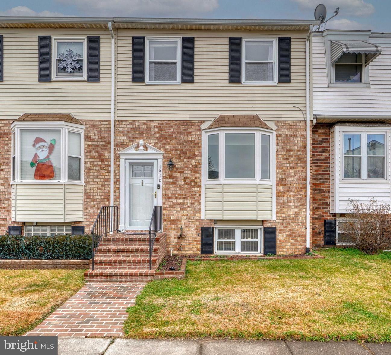DUNSHIRE TOWNHOUSES - Residential