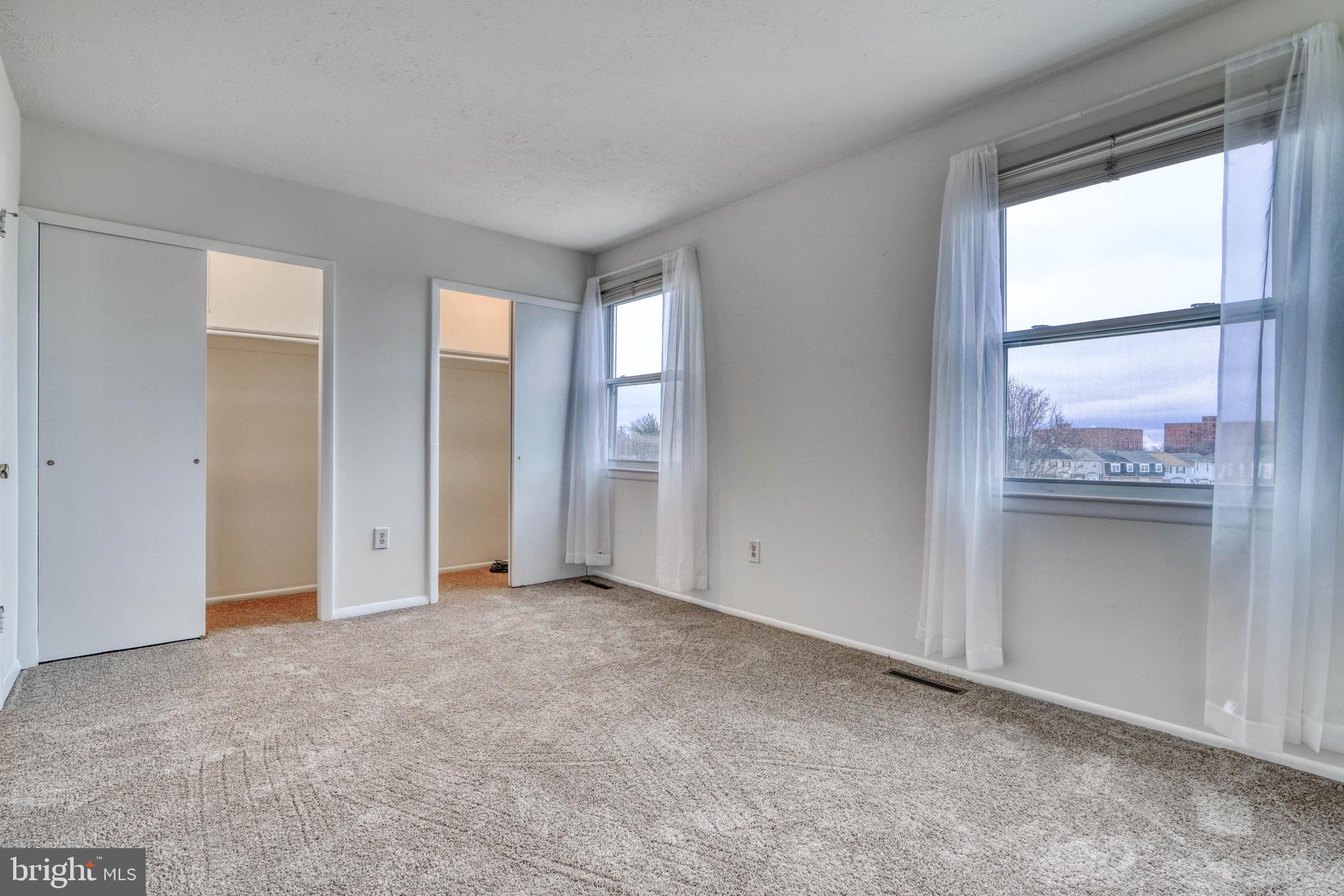 DUNSHIRE TOWNHOUSES - Residential