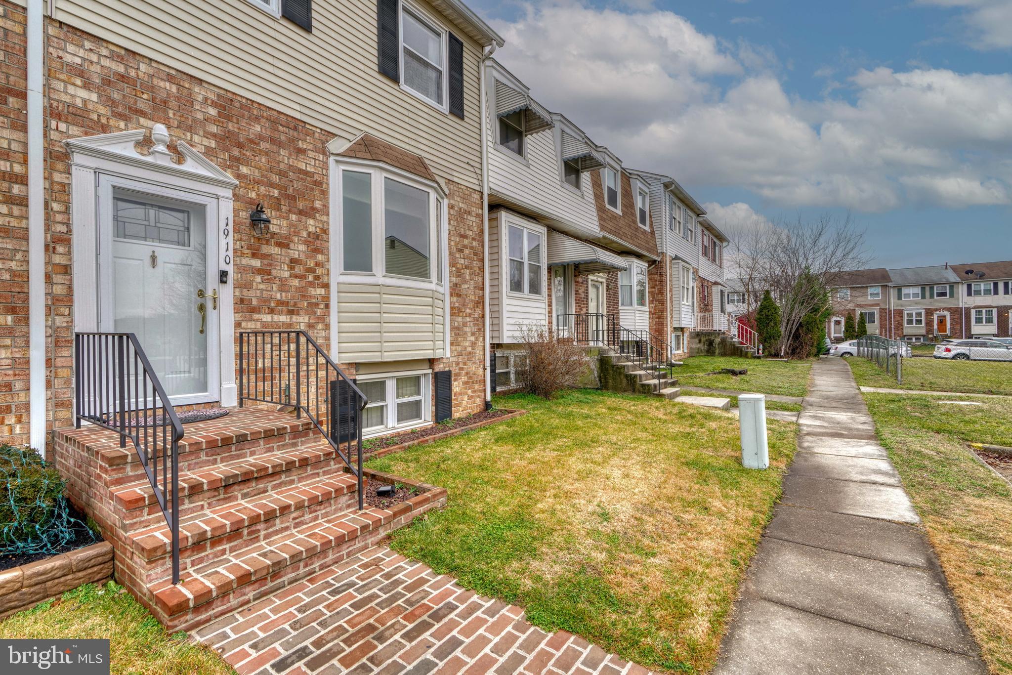 DUNSHIRE TOWNHOUSES - Residential